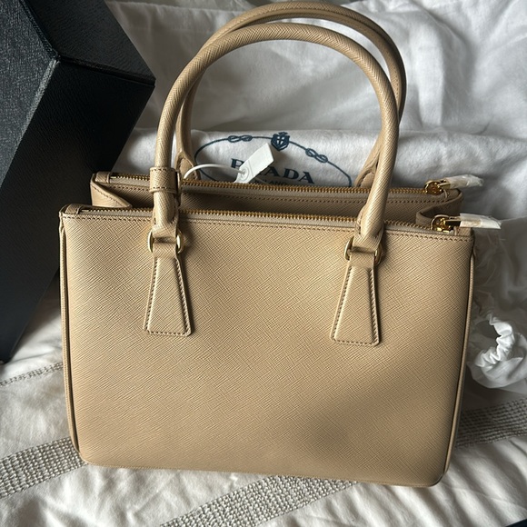 Beige Prada Medium women’s Galleria Saffiano leather bag - Picture 3 of 11